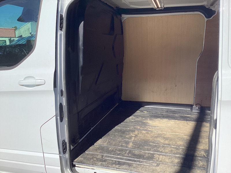 Ford 300 EcoBlue Limited LWB L/R A/C Euro 6