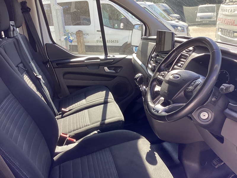 Ford 300 EcoBlue Limited LWB L/R A/C Euro 6