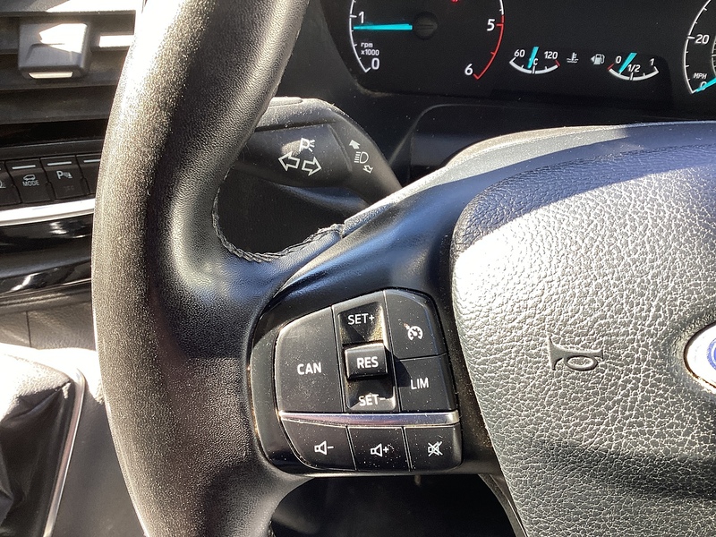 Ford 300 EcoBlue Limited LWB L/R A/C Euro 6
