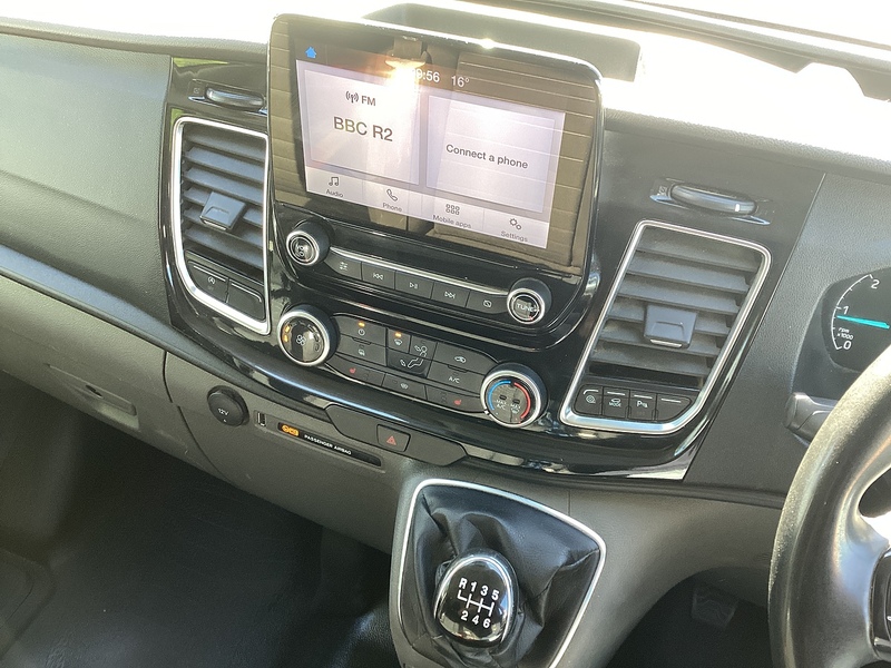 Ford 300 EcoBlue Limited LWB L/R A/C Euro 6