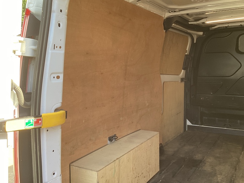 Ford 300 EcoBlue Limited LWB L/R A/C Euro 6