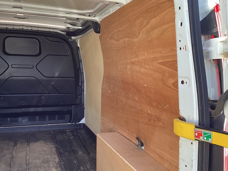 Ford 300 EcoBlue Limited LWB L/R A/C Euro 6