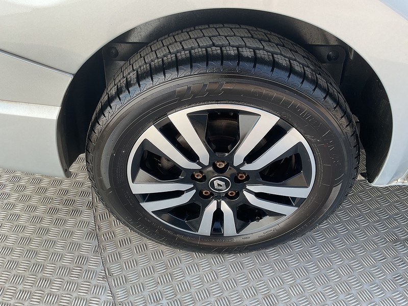 Renault dCi Blue SL28 Sport+ SWB L/R A/C Euro 6