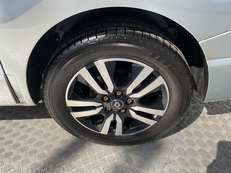Renault dCi Blue SL28 Sport+ SWB L/R A/C Euro 6