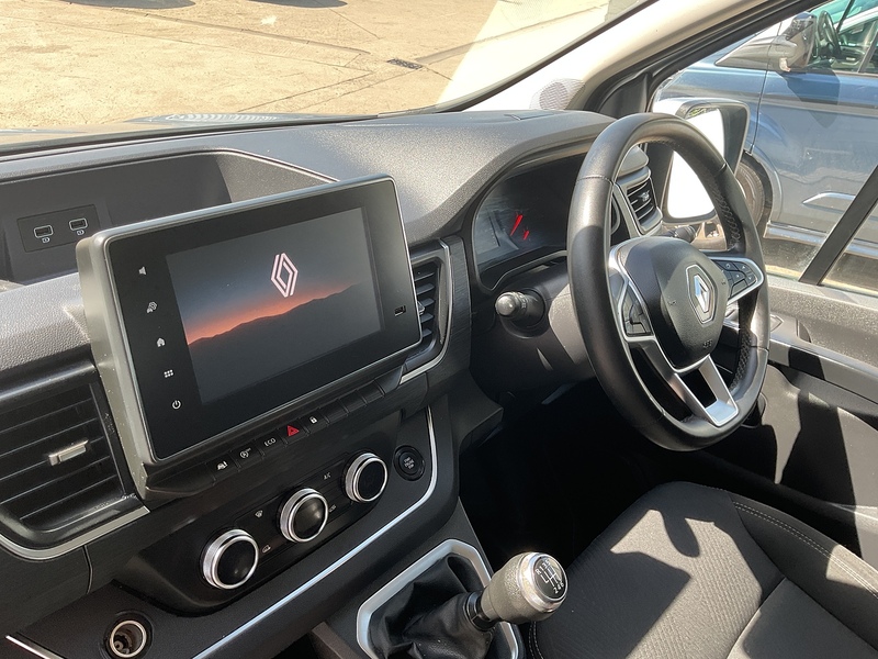 Renault dCi Blue SL28 Sport+ SWB L/R A/C Euro 6