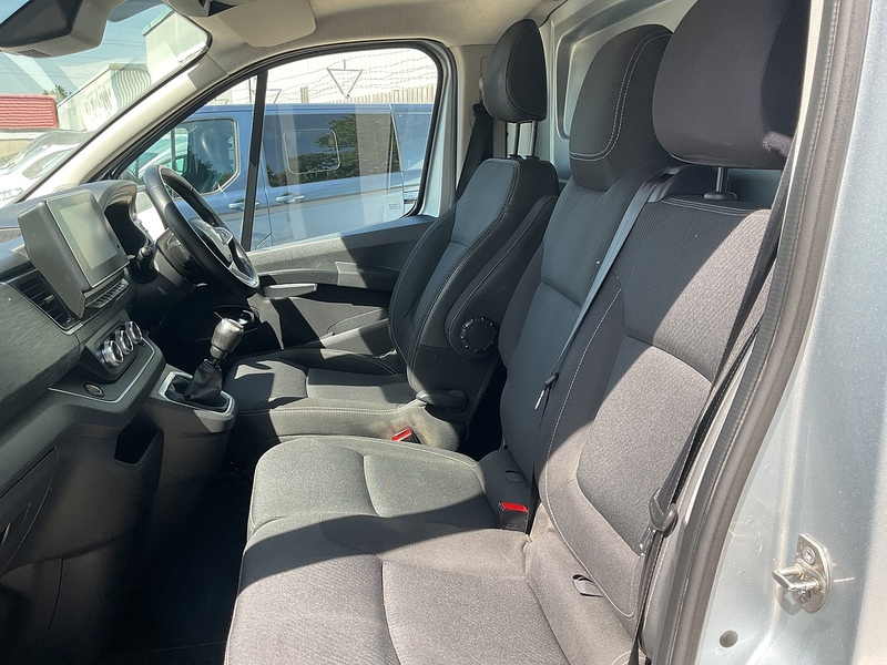 Renault dCi Blue SL28 Sport+ SWB L/R A/C Euro 6