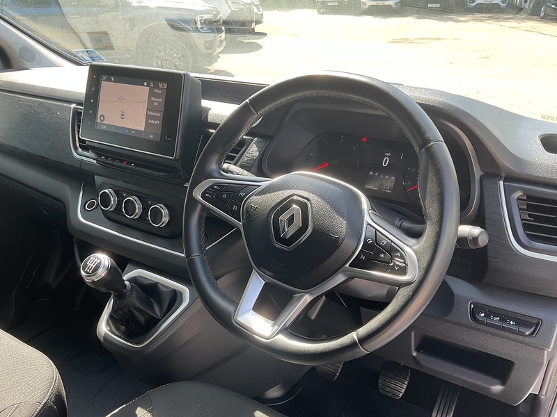 Renault dCi Blue SL28 Sport+ SWB L/R A/C Euro 6