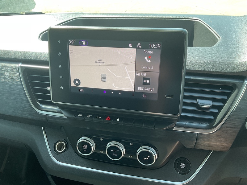 Renault dCi Blue SL28 Sport+ SWB L/R A/C Euro 6