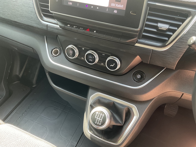 Renault dCi Blue SL28 Sport+ SWB L/R A/C Euro 6