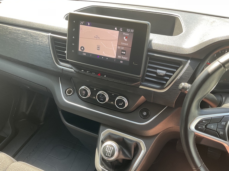 Renault dCi Blue SL28 Sport+ SWB L/R A/C Euro 6