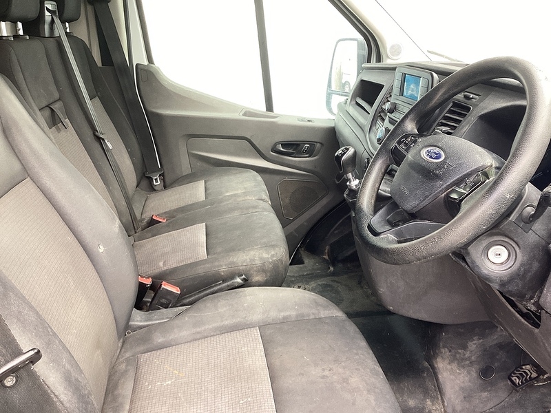 Ford 290 EcoBlue Leader MWB M/R Leader A/C Euro 6  