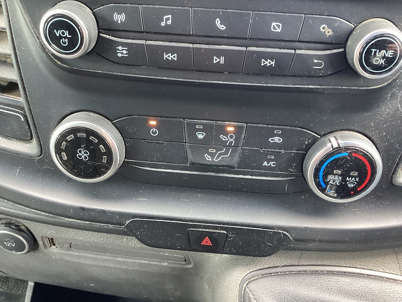 Ford 290 EcoBlue Leader MWB M/R Leader A/C Euro 6  
