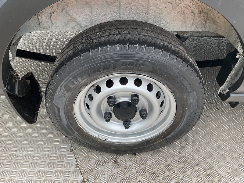 Ford Transit 290 EcoBlue Leader MWB M/R Leader A/C Euro 6