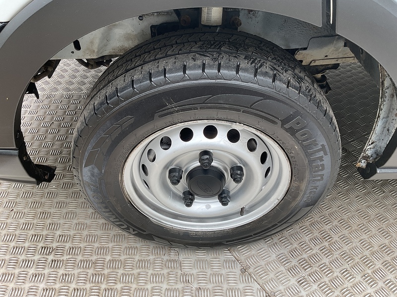 Ford Transit 290 EcoBlue Leader MWB M/R Leader A/C Euro 6