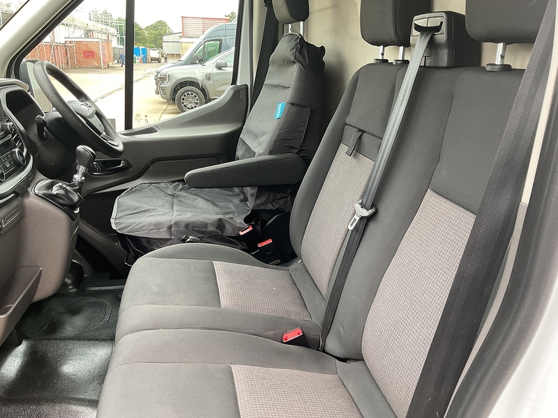 Ford Transit 290 EcoBlue Leader MWB M/R Leader A/C Euro 6