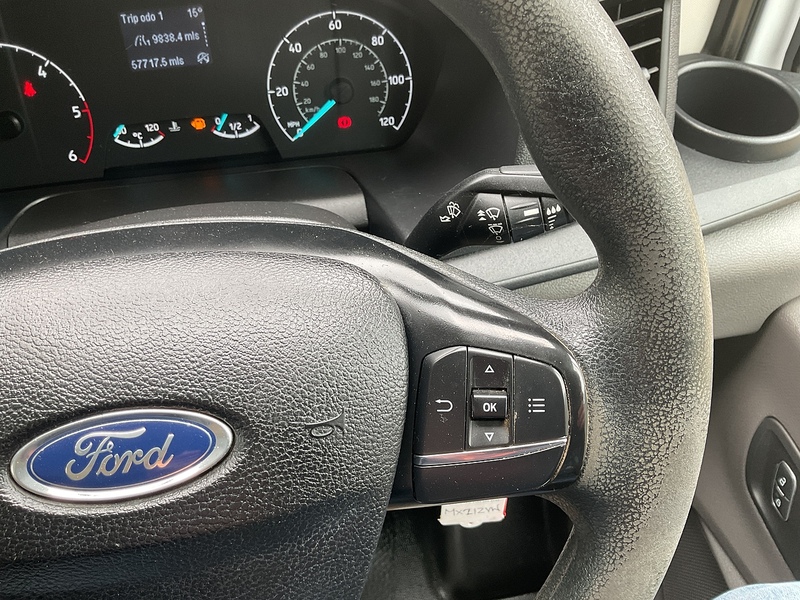 Ford Transit 290 EcoBlue Leader MWB M/R Leader A/C Euro 6