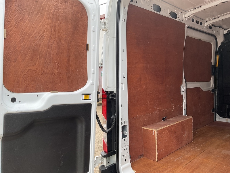 Ford Transit 290 EcoBlue Leader MWB M/R Leader A/C Euro 6