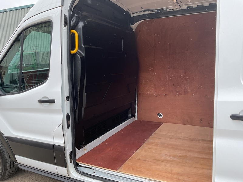 Ford Transit 290 EcoBlue Leader MWB M/R Leader A/C Euro 6