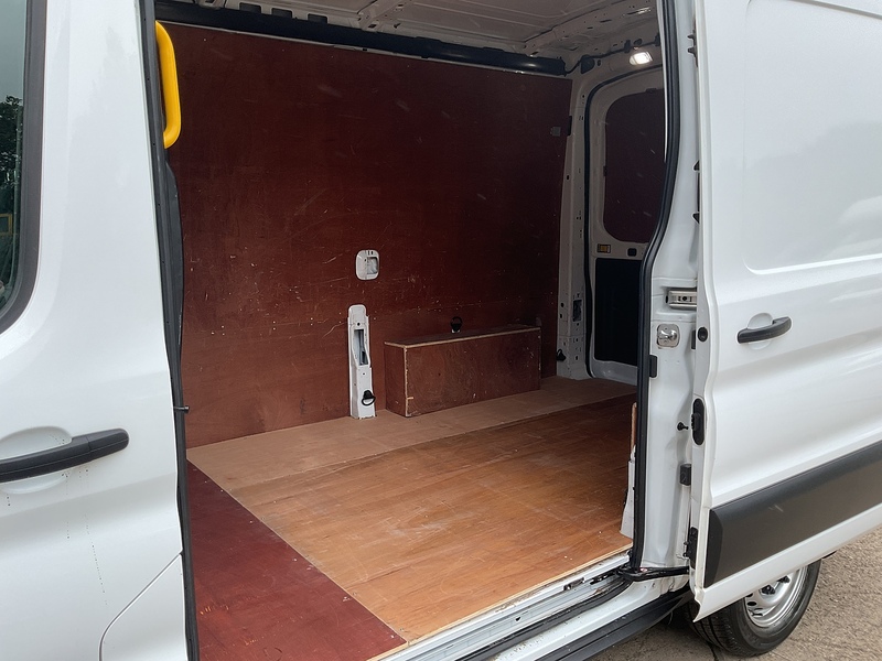 Ford Transit 290 EcoBlue Leader MWB M/R Leader A/C Euro 6