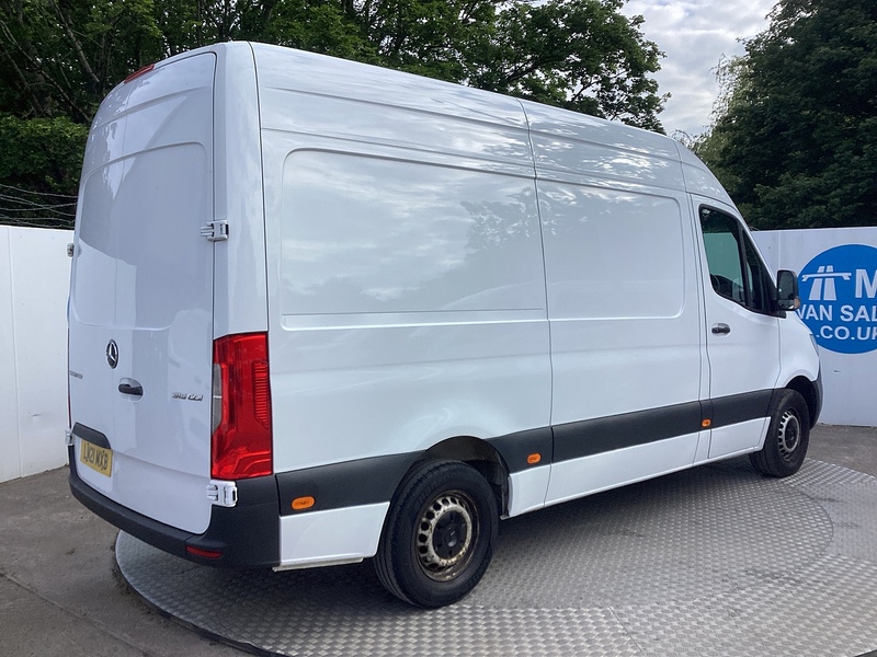 Mercedes 315 CDI Progressive MWB M/R A/C Euro 6