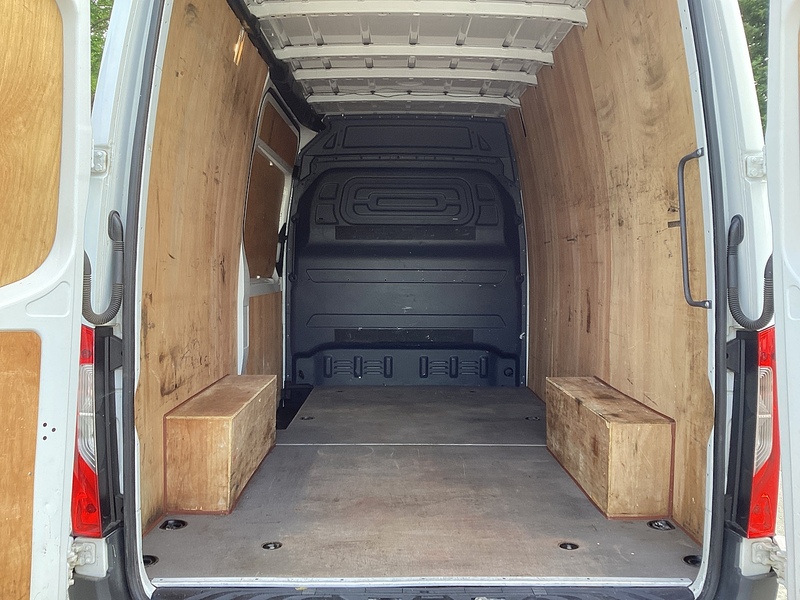 Mercedes 315 CDI Progressive MWB M/R A/C Euro 6