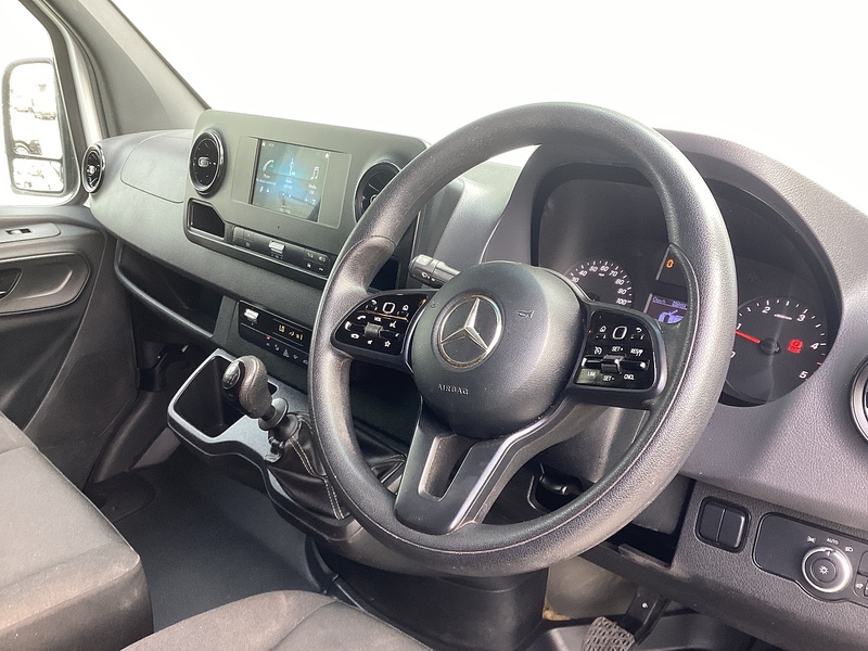 Mercedes 315 CDI Progressive MWB M/R A/C Euro 6