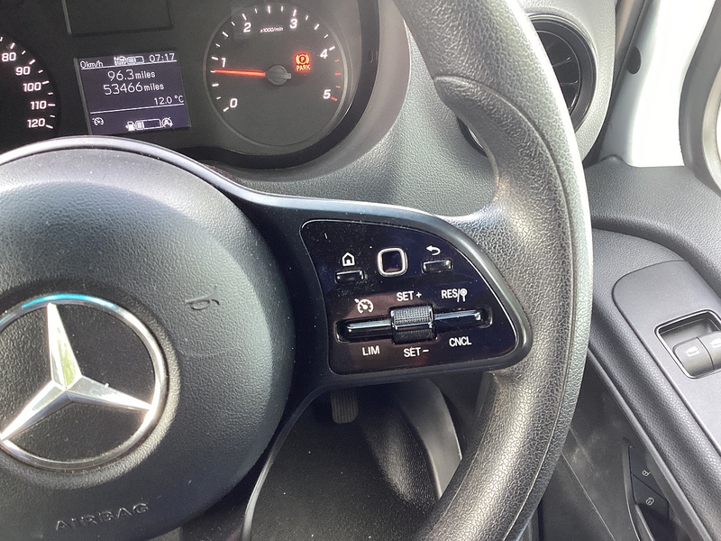 Mercedes 315 CDI Progressive MWB M/R A/C Euro 6