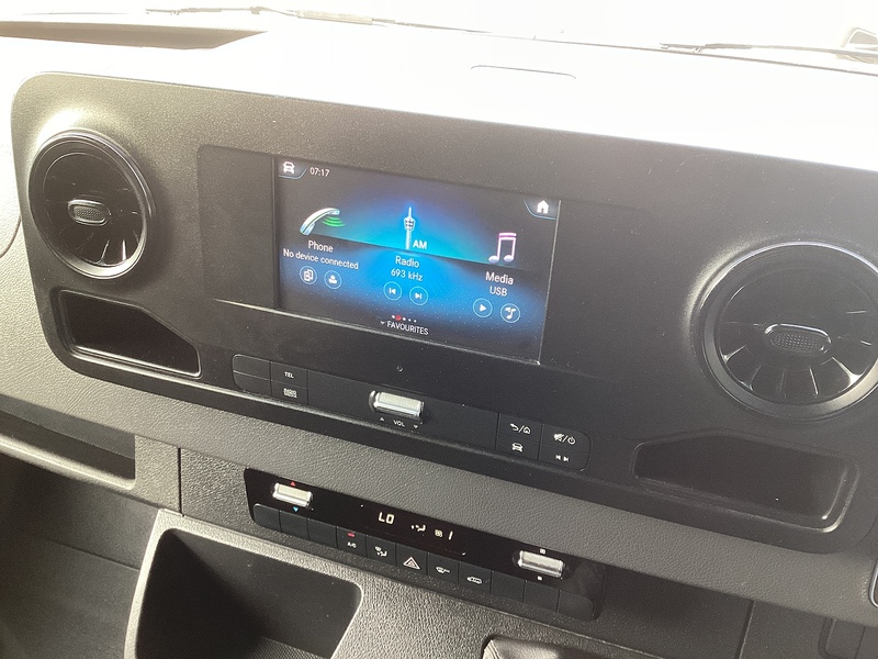 Mercedes 315 CDI Progressive MWB M/R A/C Euro 6