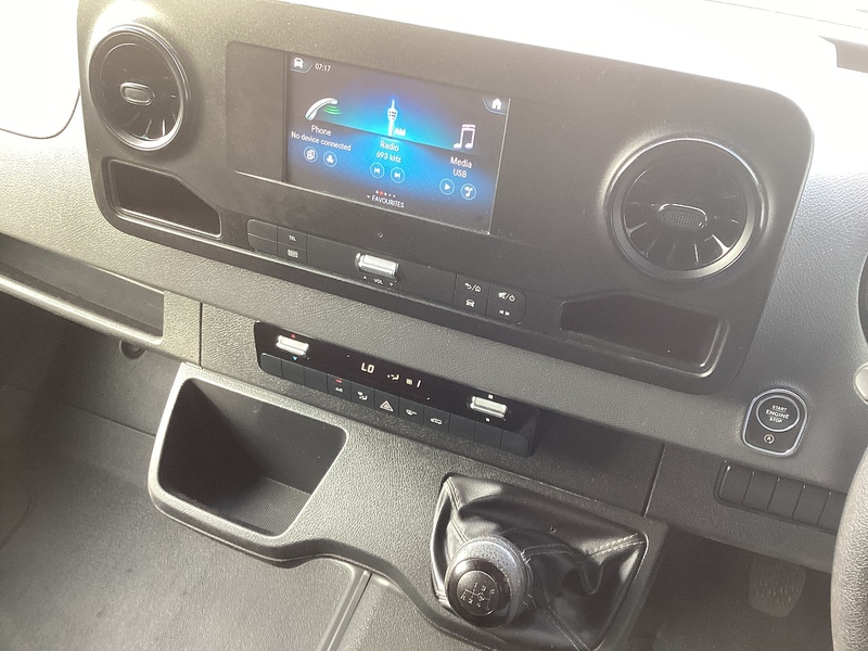 Mercedes 315 CDI Progressive MWB M/R A/C Euro 6