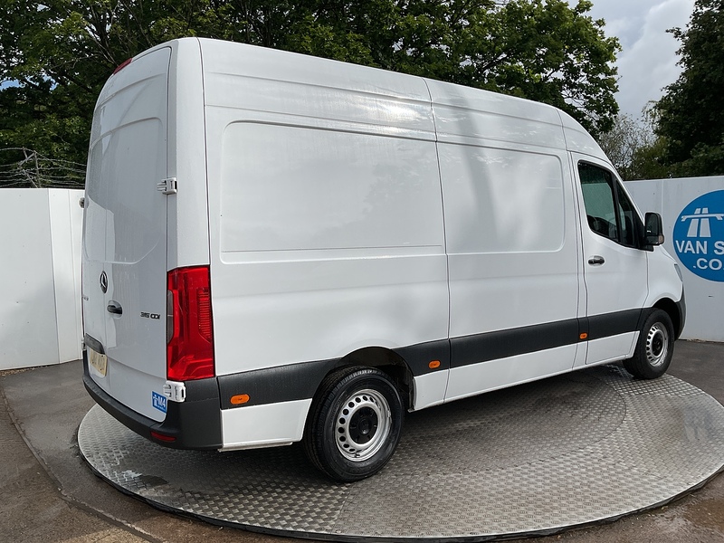 Mercedes 315 CDI Progressive MWB M/R A/C Euro 6