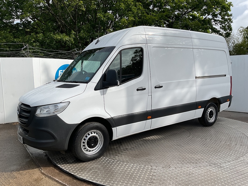 Mercedes 315 CDI Progressive MWB M/R A/C Euro 6