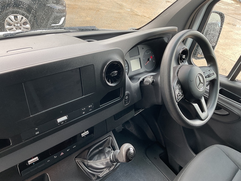Mercedes 315 CDI Progressive MWB M/R A/C Euro 6