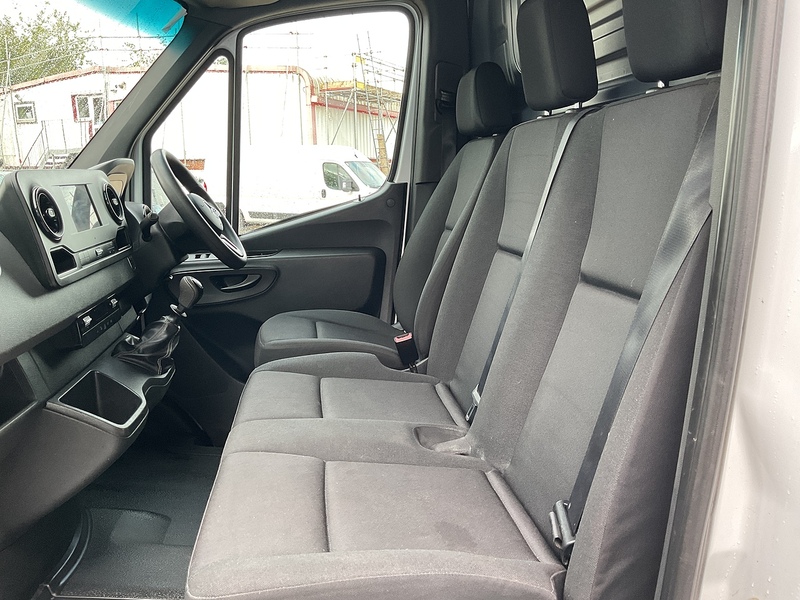 Mercedes 315 CDI Progressive MWB M/R A/C Euro 6