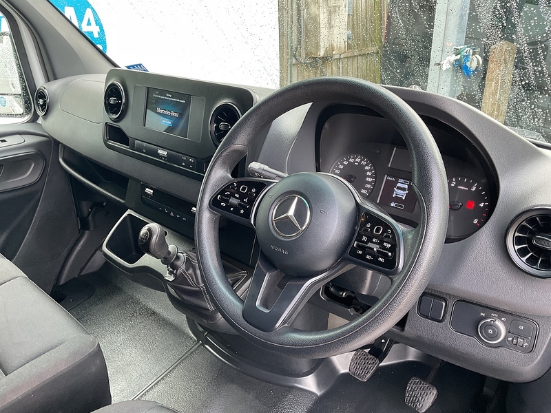 Mercedes 315 CDI Progressive MWB M/R A/C Euro 6