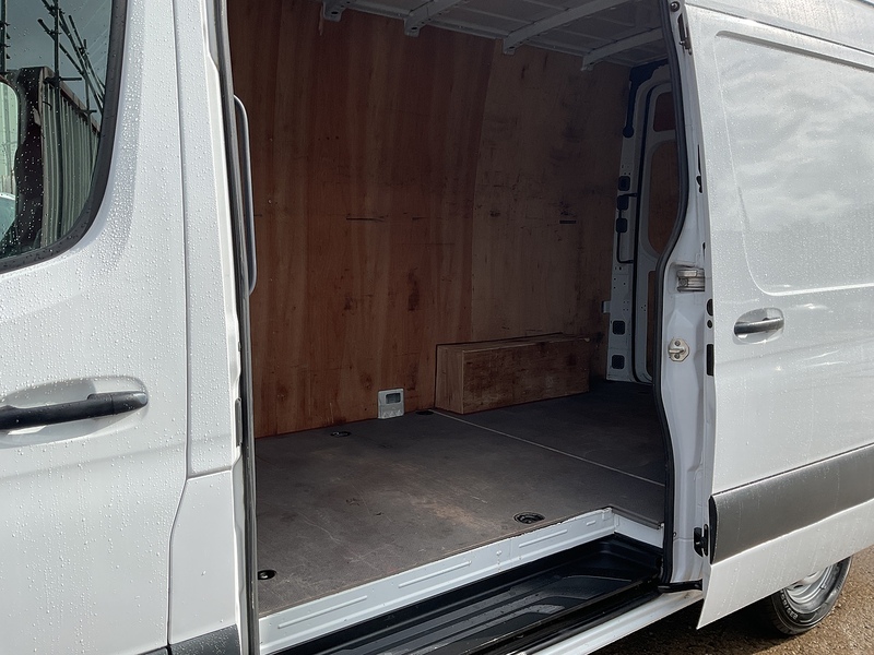 Mercedes 315 CDI Progressive MWB M/R A/C Euro 6