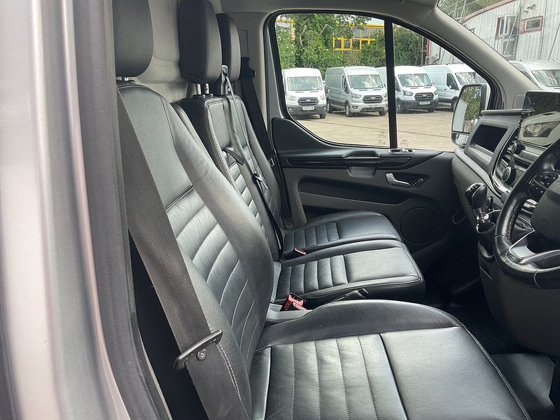 Ford 300 EcoBlue Trail LWB Euro 6