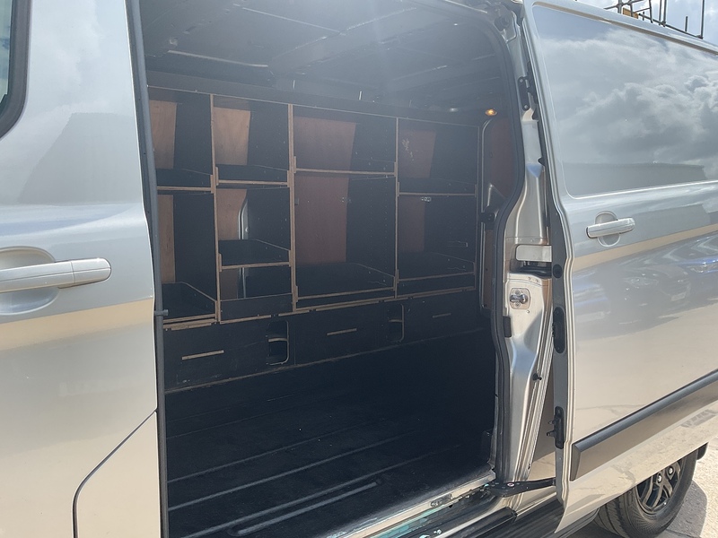 Ford 300 EcoBlue Trail LWB Euro 6