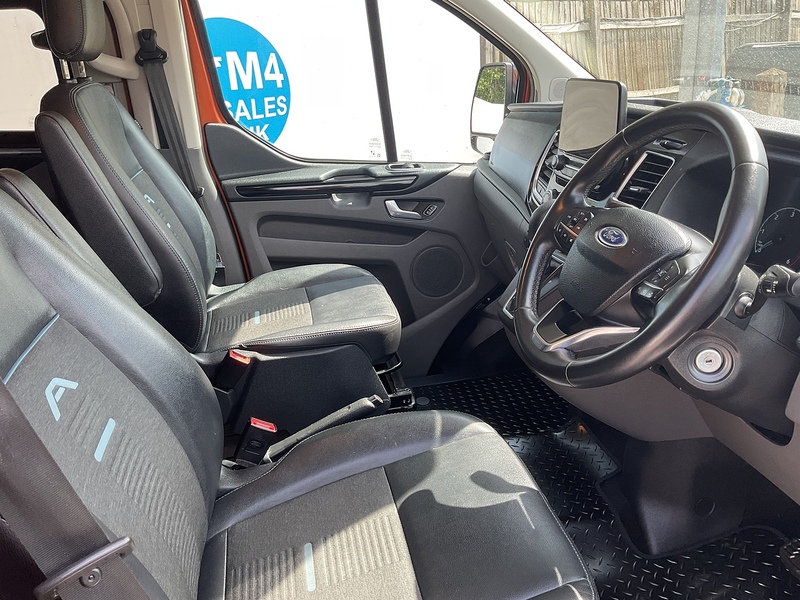 Ford 320 EcoBlue Active SWB Crewcab L/R Euro 6