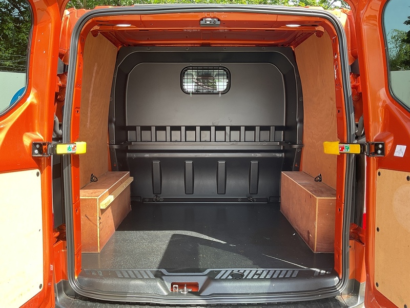 Ford 320 EcoBlue Active SWB Crewcab L/R Euro 6