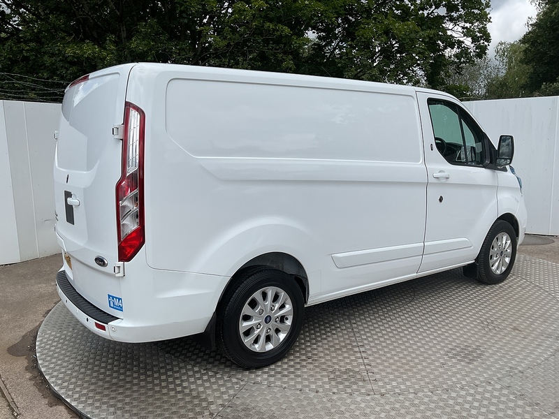 Ford 300 EcoBlue Limited SWB L/R A/C Euro 6