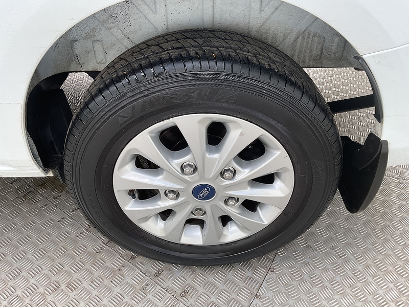 Ford 300 EcoBlue Limited SWB L/R A/C Euro 6