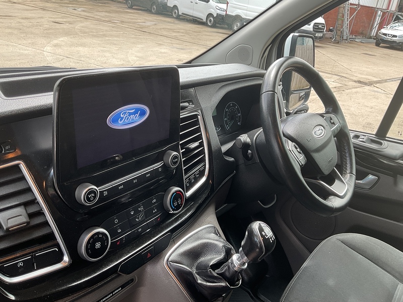 Ford 300 EcoBlue Limited SWB L/R A/C Euro 6