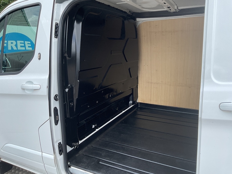 Ford 300 EcoBlue Limited SWB L/R A/C Euro 6