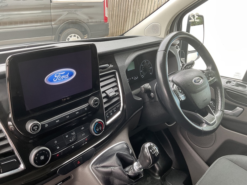 Ford 280 EcoBlue Limited SWB L/R A/C Euro 6