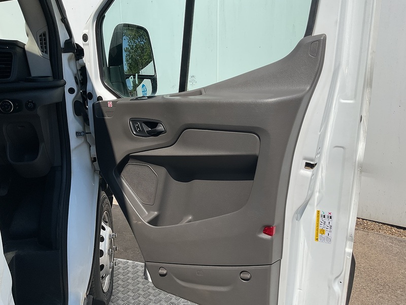 Ford 2.0 460 EcoBlue Leader Minibus Double Cab 5dr Diesel Manual RWD L4 H3 Euro 6 (s/s) (17 Seat, DRW) (130 ps)