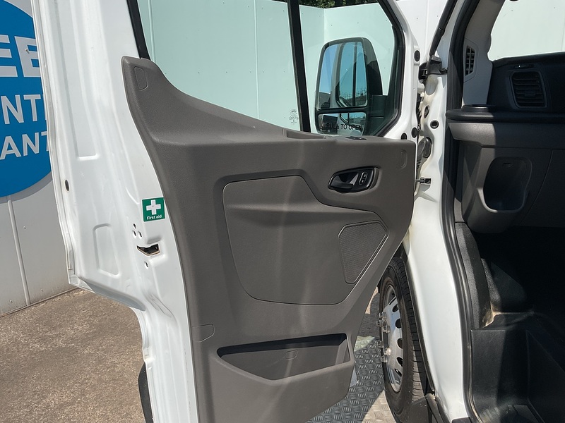 Ford 2.0 460 EcoBlue Leader Minibus Double Cab 5dr Diesel Manual RWD L4 H3 Euro 6 (s/s) (17 Seat, DRW) (130 ps)