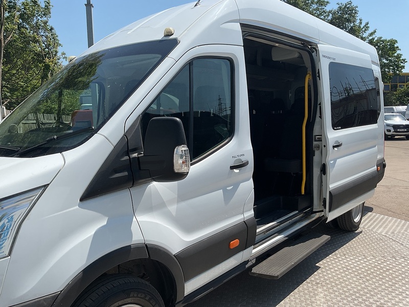 Ford 2.0 460 EcoBlue Leader Minibus Double Cab 5dr Diesel Manual RWD L4 H3 Euro 6 (s/s) (17 Seat, DRW) (130 ps)