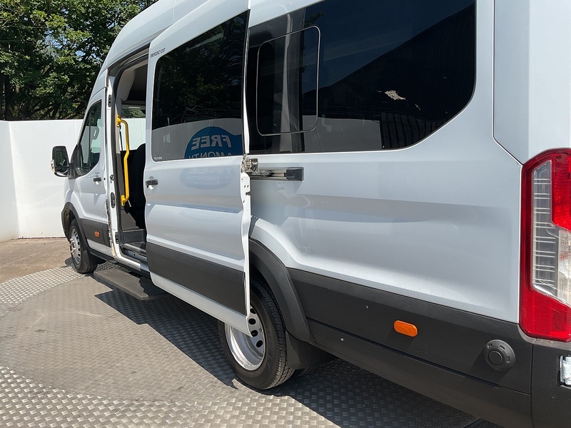 Ford 2.0 460 EcoBlue Leader Minibus Double Cab 5dr Diesel Manual RWD L4 H3 Euro 6 (s/s) (17 Seat, DRW) (130 ps)