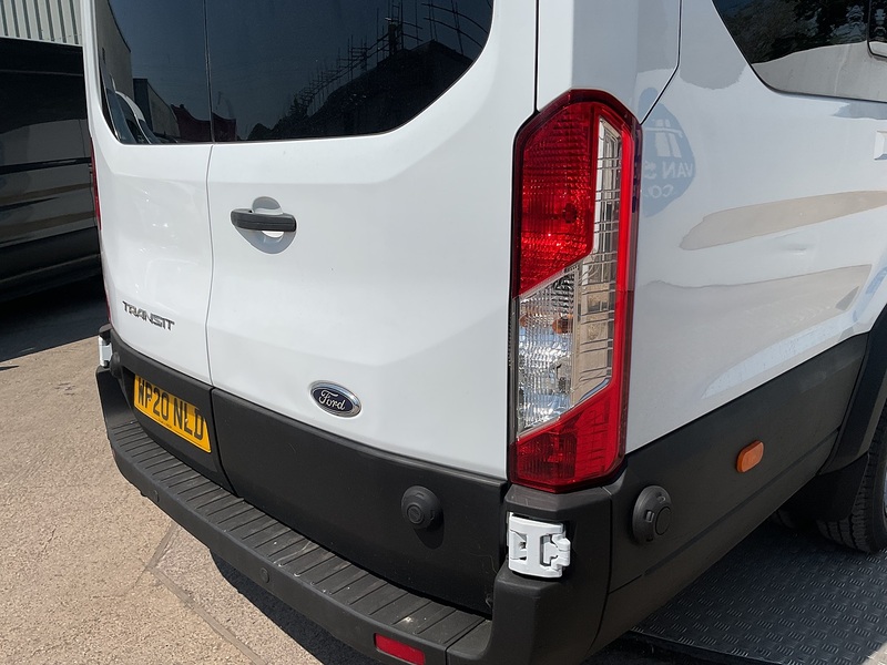 Ford 2.0 460 EcoBlue Leader Minibus Double Cab 5dr Diesel Manual RWD L4 H3 Euro 6 (s/s) (17 Seat, DRW) (130 ps)