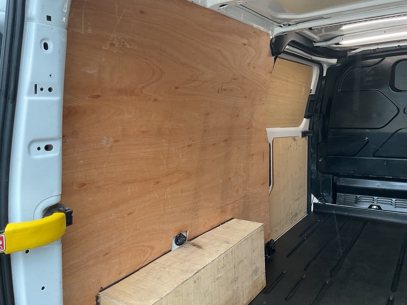 Ford 300 EcoBlue Limited LWB L/R A/C Euro 6